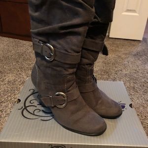 Woman’s Mid Calf Boot